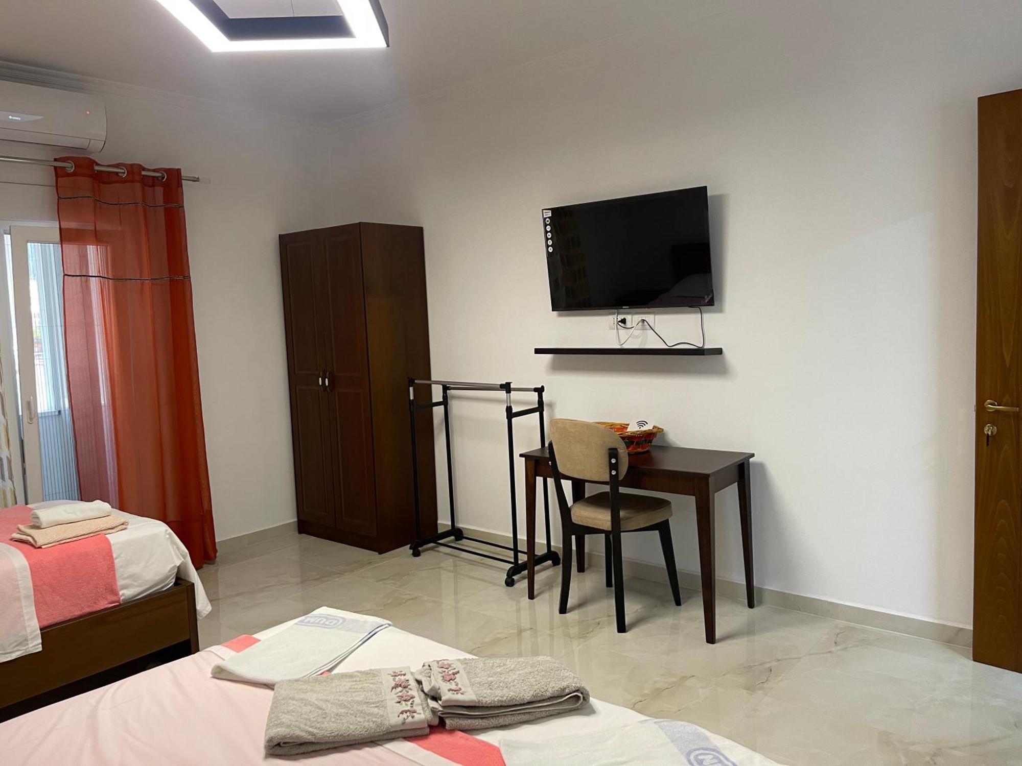 Hotel Vila C Plus Plus Berat Exterior photo